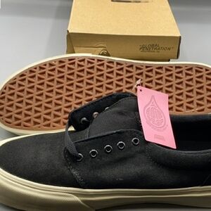 Straye Black Bone Suede Fairfax